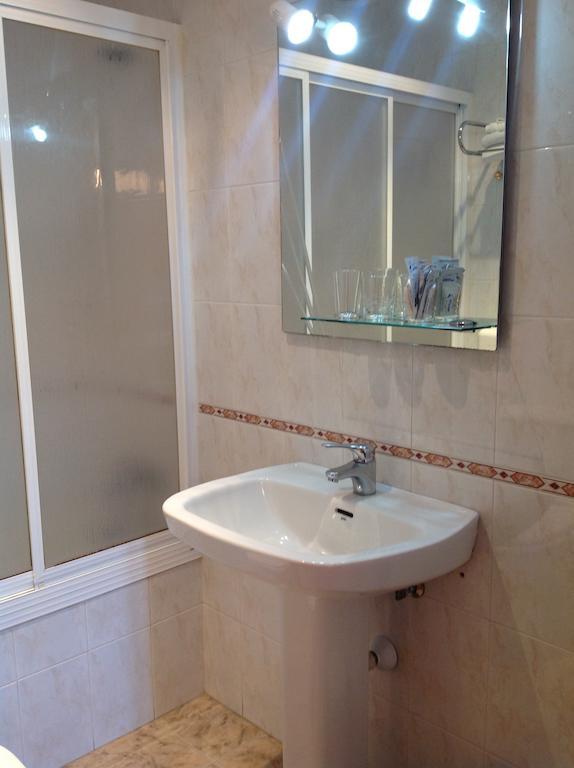 טרוחיו Hostal Julio מראה חיצוני תמונה