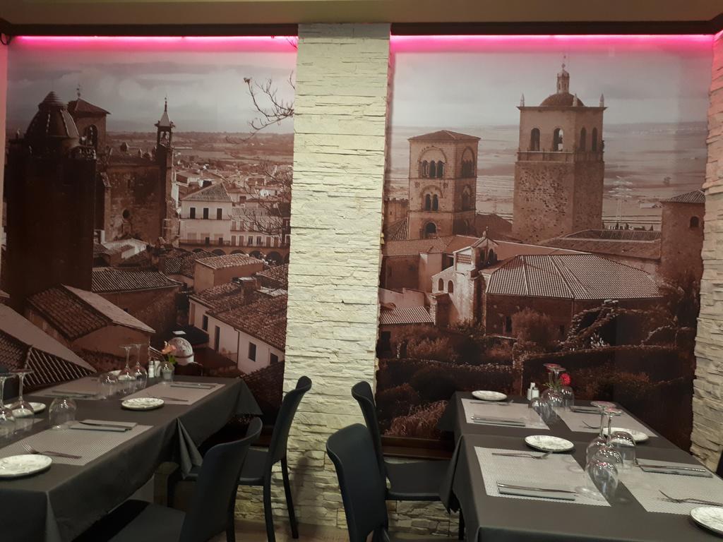 טרוחיו Hostal Julio מראה חיצוני תמונה