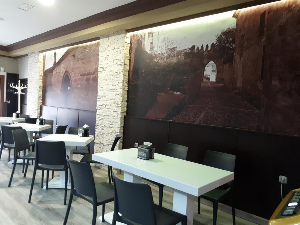 טרוחיו Hostal Julio מראה חיצוני תמונה