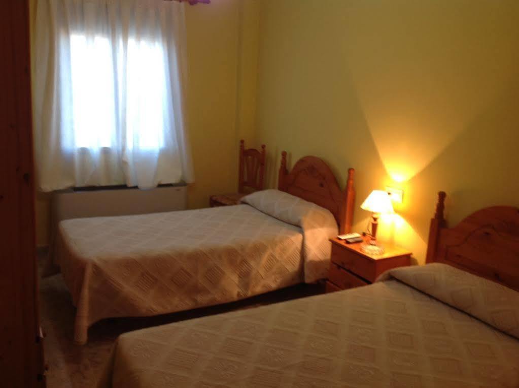 טרוחיו Hostal Julio מראה חיצוני תמונה
