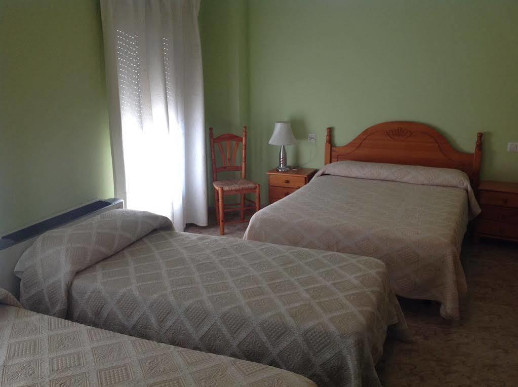 טרוחיו Hostal Julio מראה חיצוני תמונה