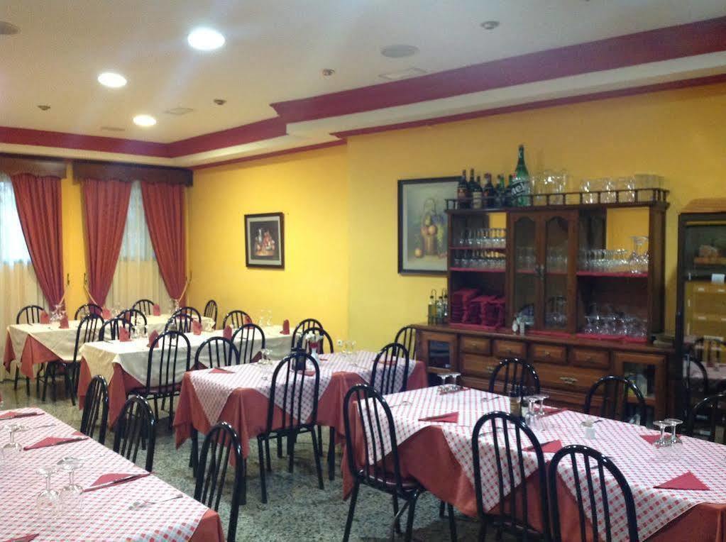 טרוחיו Hostal Julio מראה חיצוני תמונה