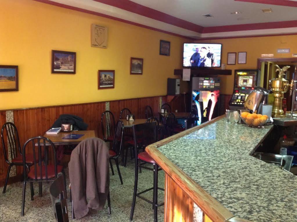 טרוחיו Hostal Julio מראה חיצוני תמונה
